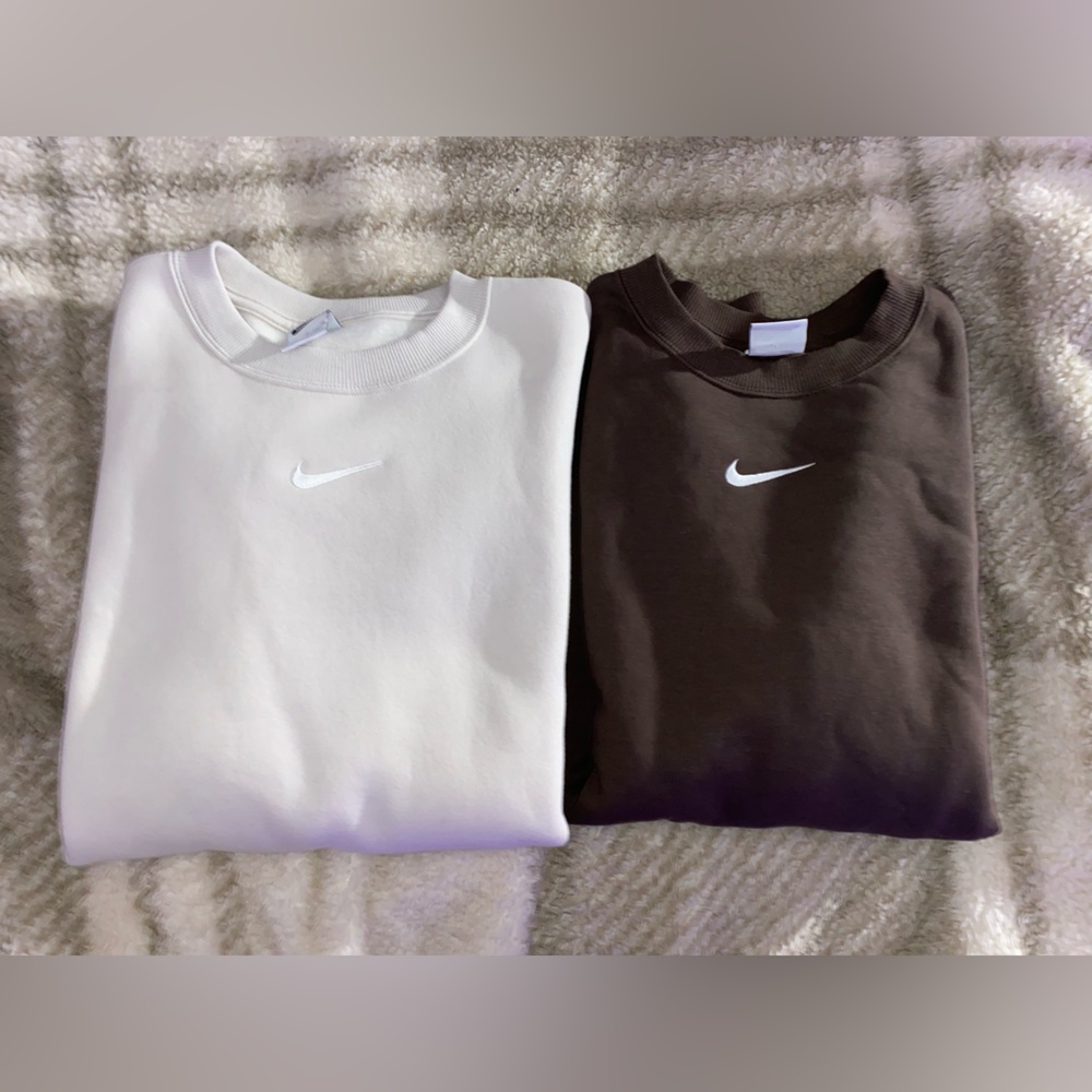 NEW Women’s Nike crew neck (beige)